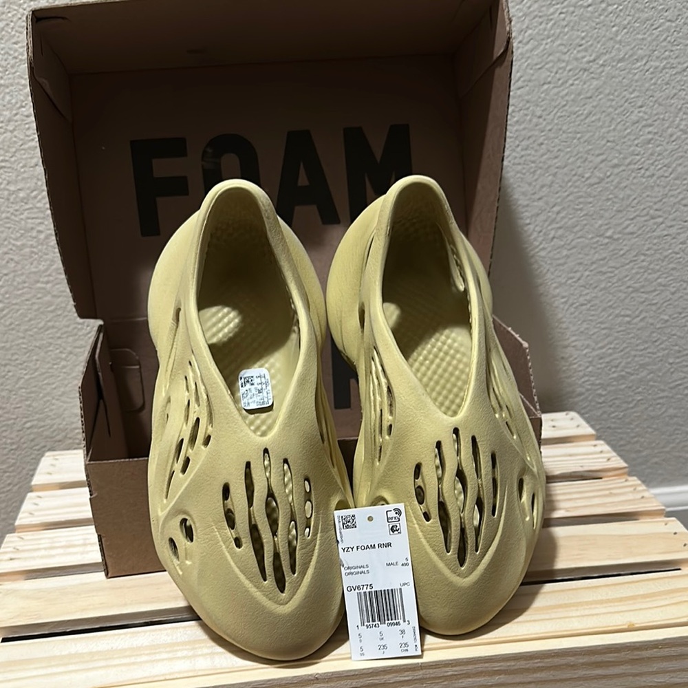 Adidas Yeezy Foam Runner - Sulfur